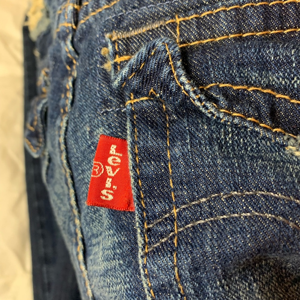Women’s Levi’s jeans size 9 super cute!
